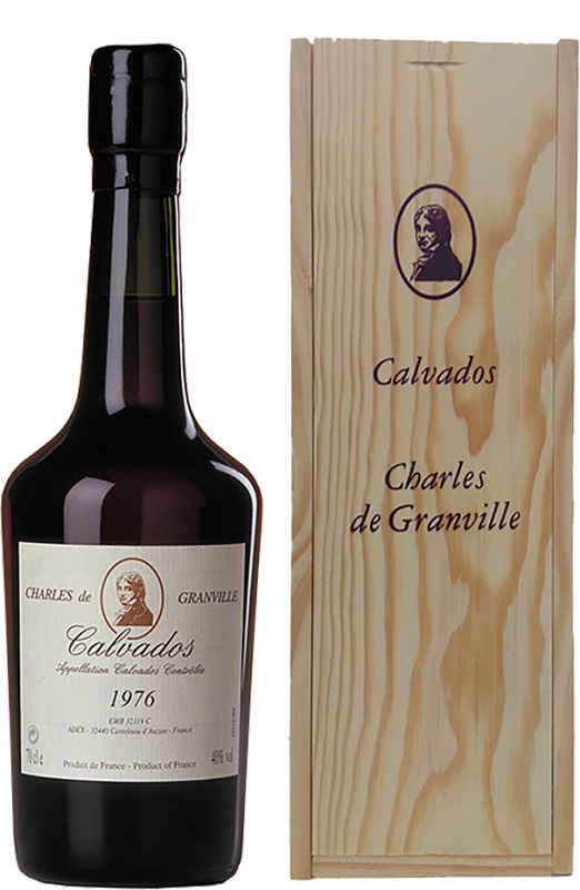 Шарль де Гранвиль 1976 Кальвадос AOC в подарочной упаковке 1976 0.7 л